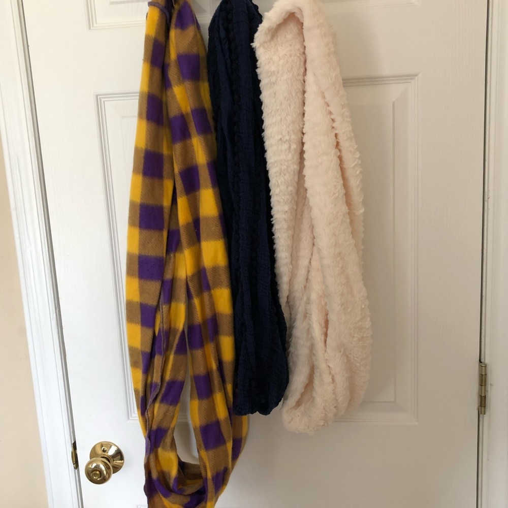 Scarfs! - Picture 3 of 4